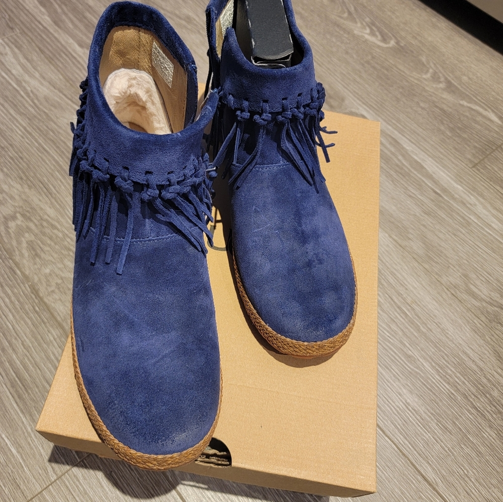 *NEW* UGG Shenendoah Navy Fringed bootie